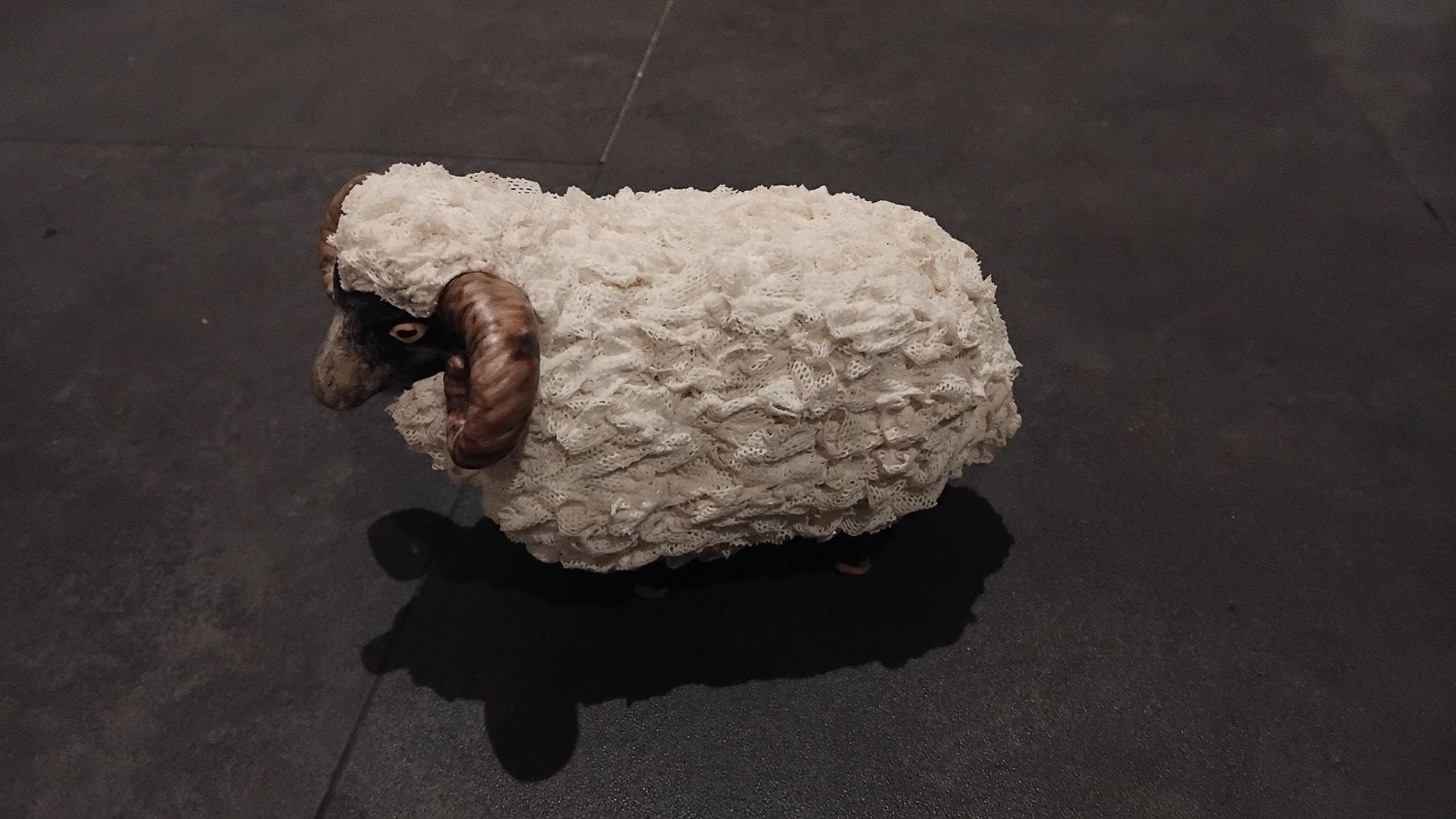 Irish Dresden "Daddy Sheep" van fijn kantporselein, Ophalen of Verzenden