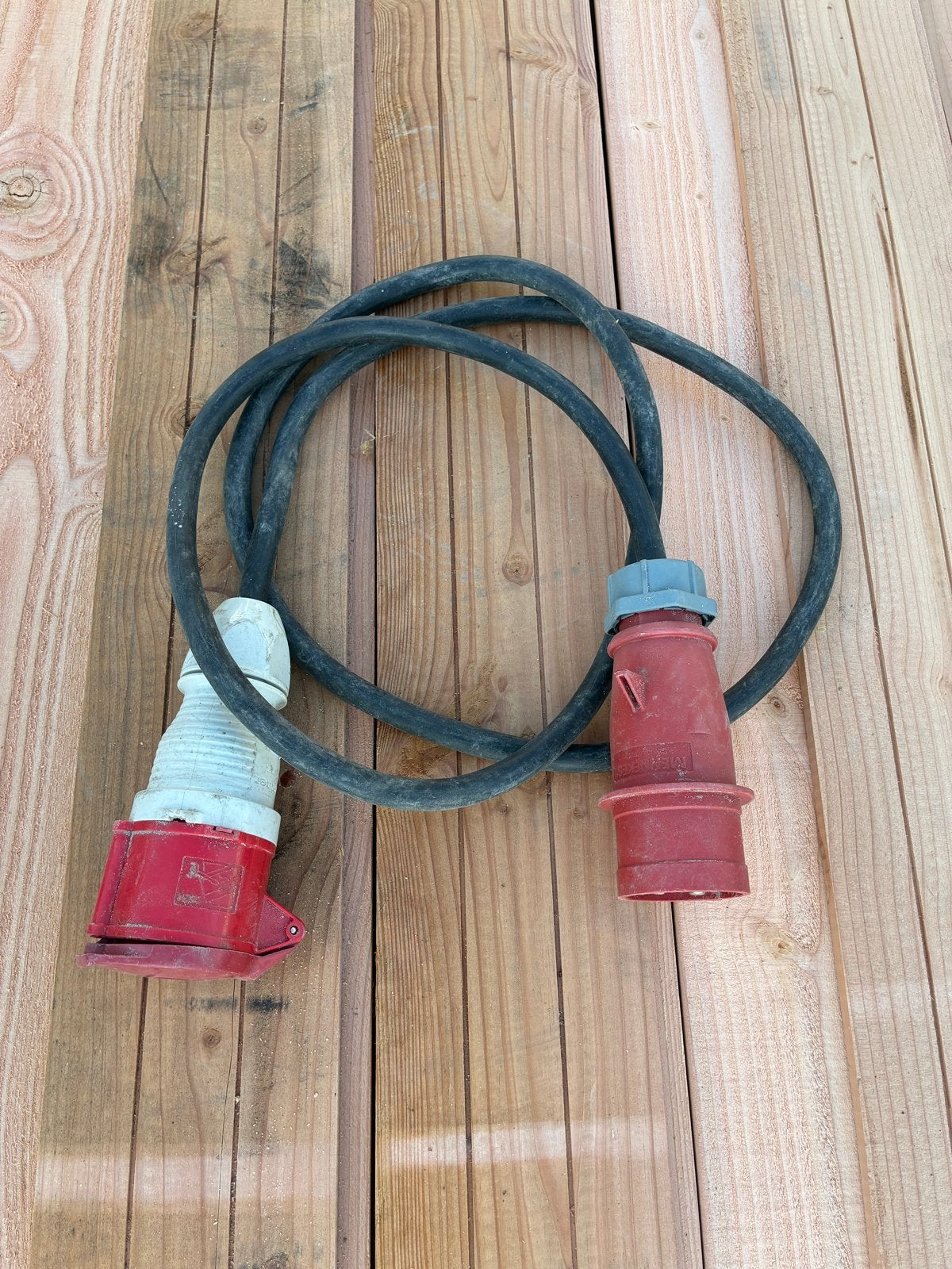 Krachtstroomkabel 32A Mennekes 2,4m, Doe-het-zelf en Verbouw, Elektra en Kabels, Ophalen of Verzenden, Gebruikt, Overige merken