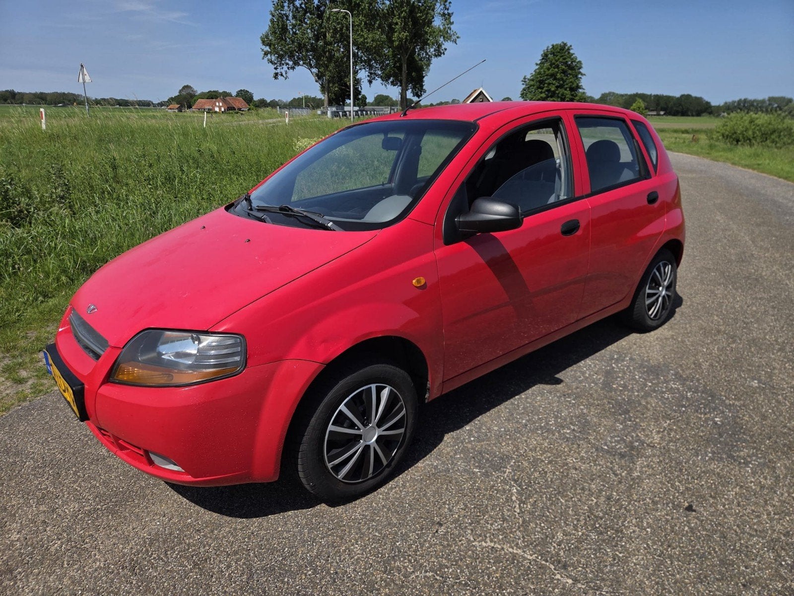Daewoo Kalos 1.4 2002 Rood, Auto's, Daewoo, Stof, 40 €/maand, 4 cilinders, Origineel Nederlands
