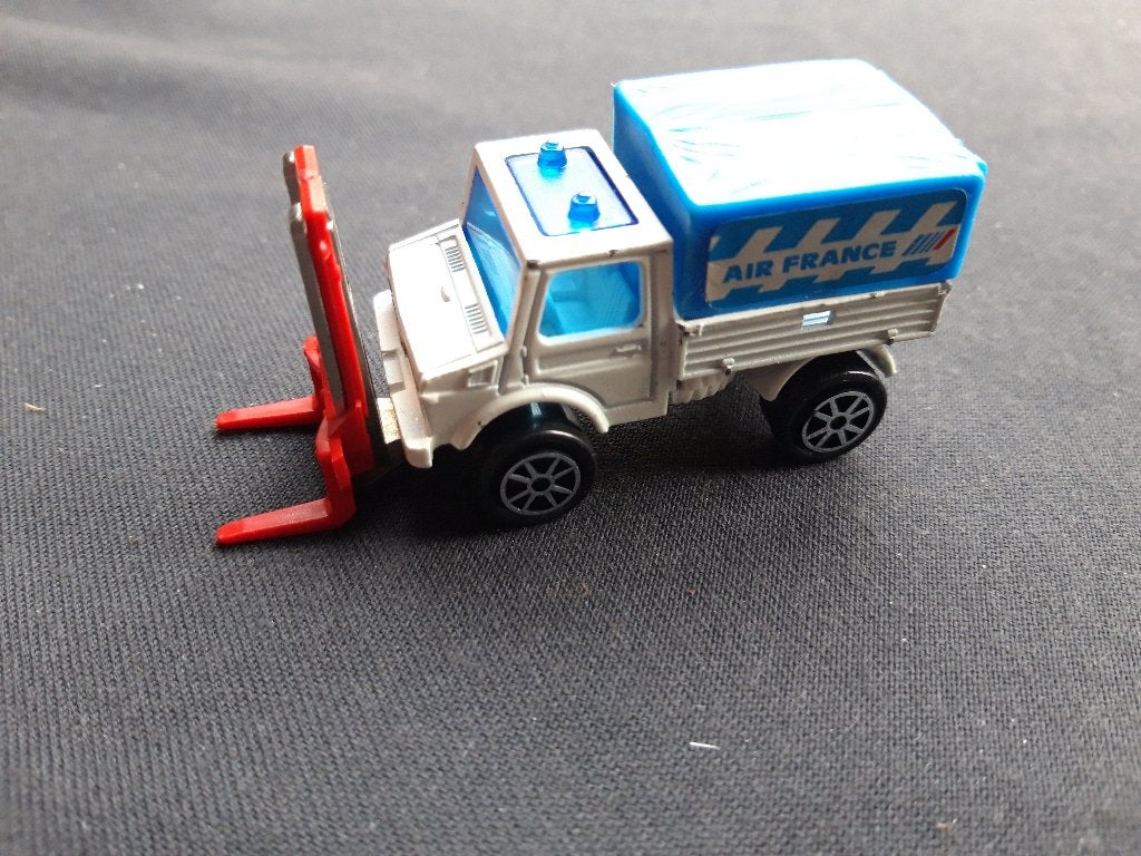Majorette – Unimog 3-inch model Air France, Ophalen of Verzenden, Gebruikt, Auto