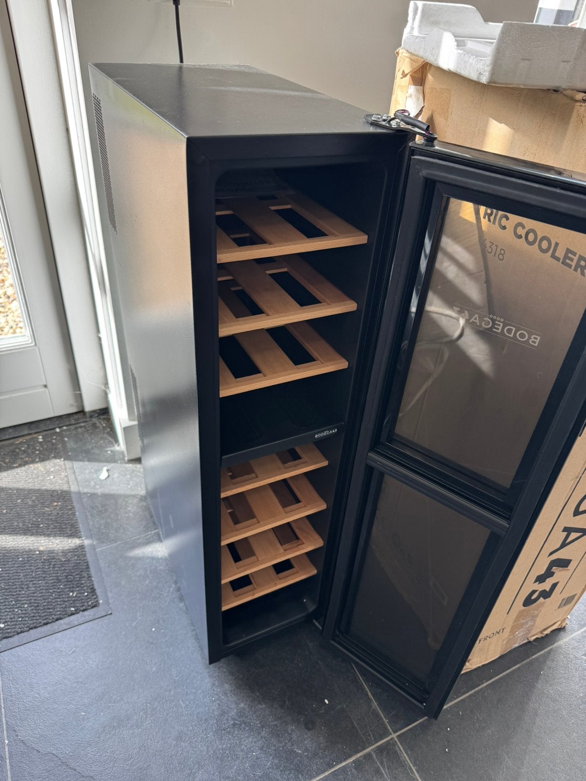 Bodega43 18 flessen wijnkoelkast 2 zones, Huis en Inrichting, Ophalen, Overige materialen, Gebruikt, 15 tot 25 flessen