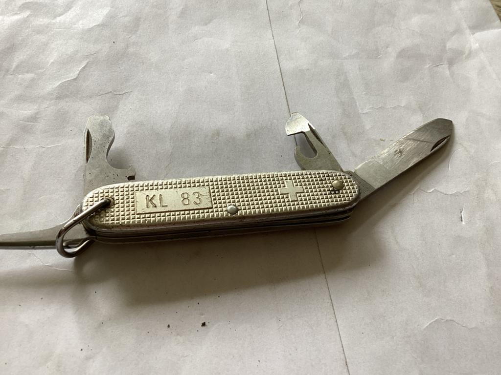 Vintage Zwitsers zakmes KL 83 - Militair model, Verzamelen, Ophalen of Verzenden