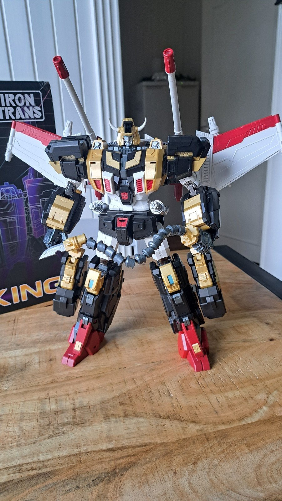 Masterpiece Transformers Victory Leo Iron Trans, Verzamelen, Transformers, Overige generaties, Ophalen of Verzenden, Zo goed als nieuw
