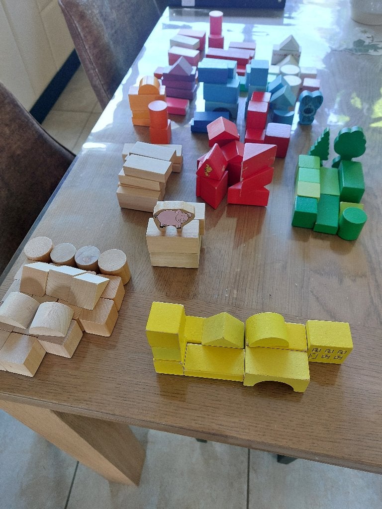 129  blokken in div.kleuren en afb., deksel ton vormenstoof, Ophalen, Zo goed als nieuw, Overige typen