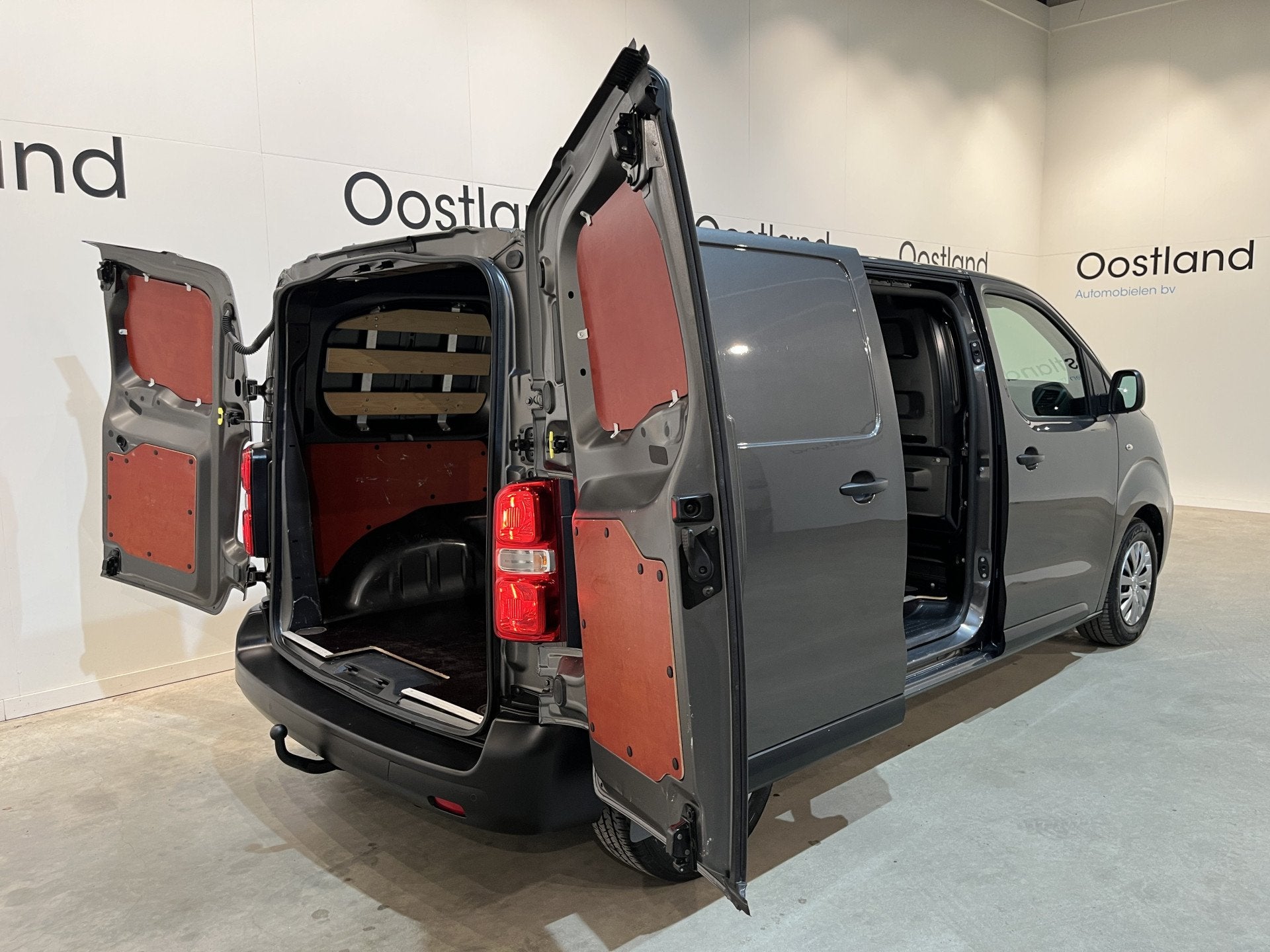Peugeot Expert 1.5 HDI L2 / Euro 6 / Airco / CarPlay / Cruis, Auto's, Voorwielaandrijving, Gebruikt, 4 cilinders, Bedrijf