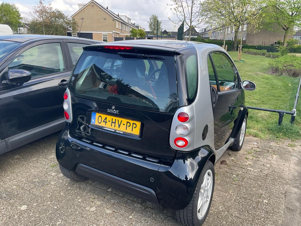 MCC Smart 0.6 40KW AUT 2002 Grijs, Auto's, Overige Auto's, Automaat, 54 pk, 18 €/maand, Zwart
