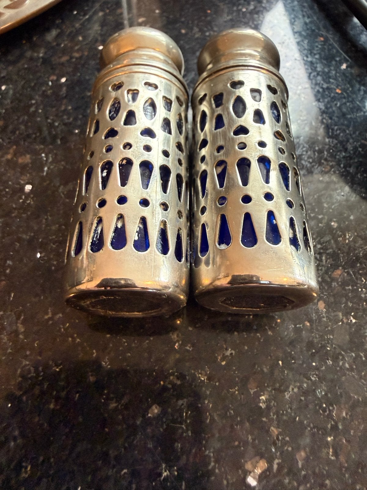 Vintage zout- en pepervaatjes met blauw glas, Ophalen of Verzenden, Zilver
