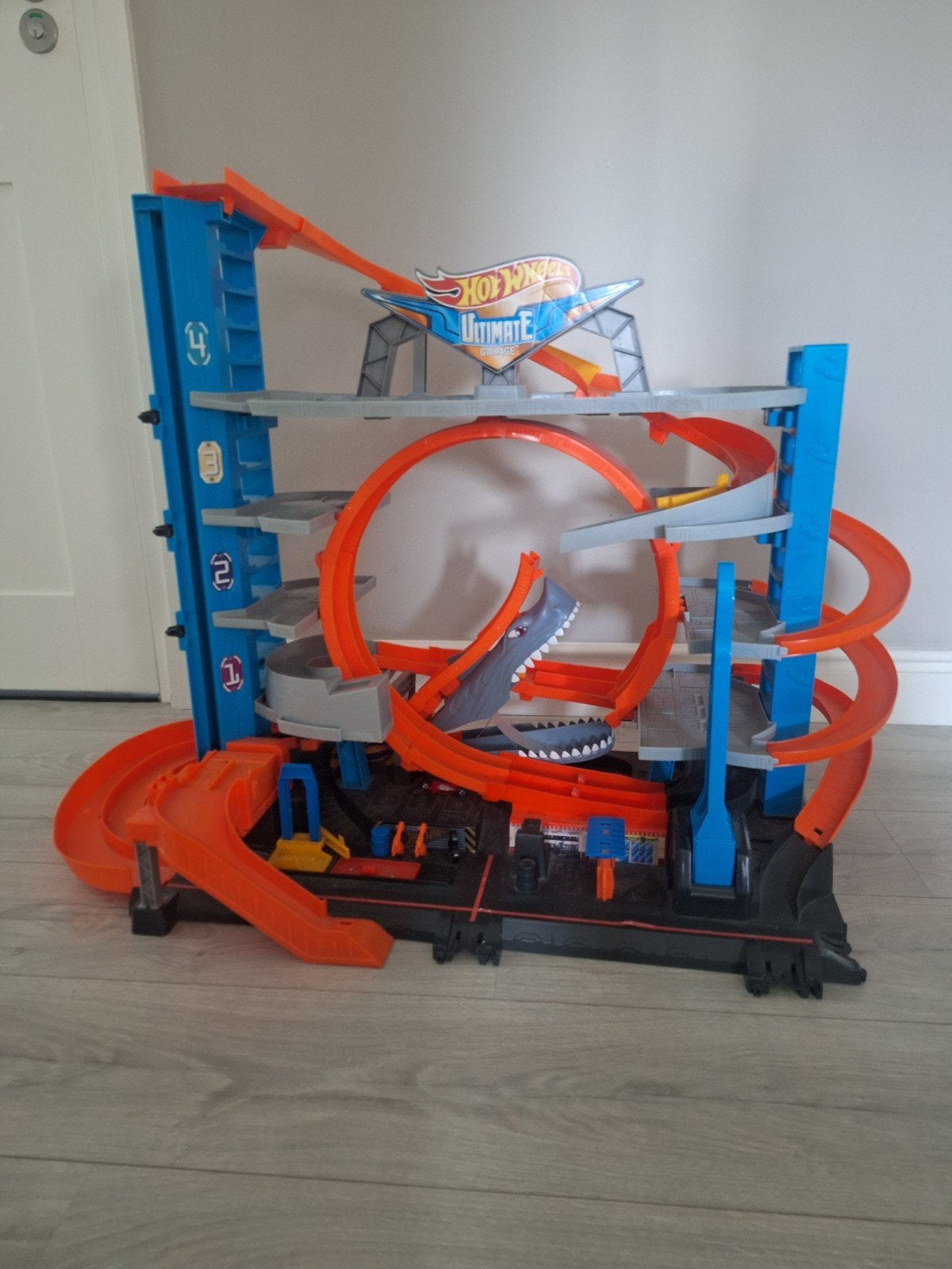 Hot Wheels Ultimate Garage met haai, Kinderen en Baby's, Speelgoed | Speelgoedvoertuigen, Ophalen, Gebruikt