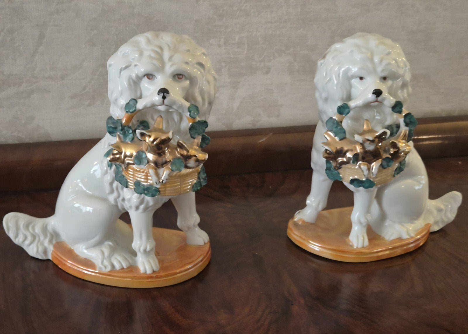 Prachtige porseleinen hondjes met mandje, Antiek en Kunst, Antiek | Porselein, Ophalen of Verzenden