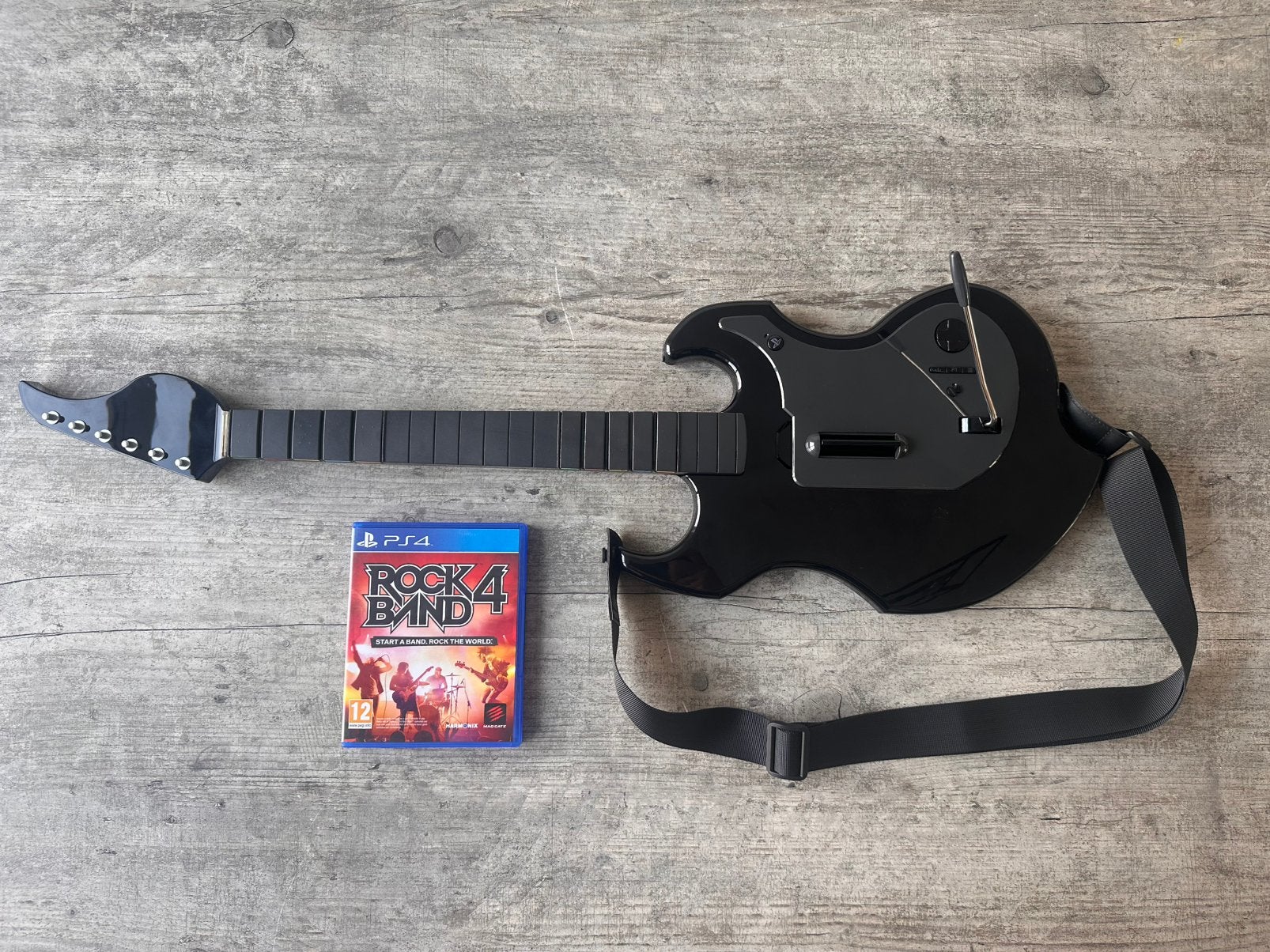 Rock Band 4 + PDP Riffmaster Wireless Guitar voor PS4 of PS5, Muziek, Ophalen of Verzenden, Zo goed als nieuw, Eén computer