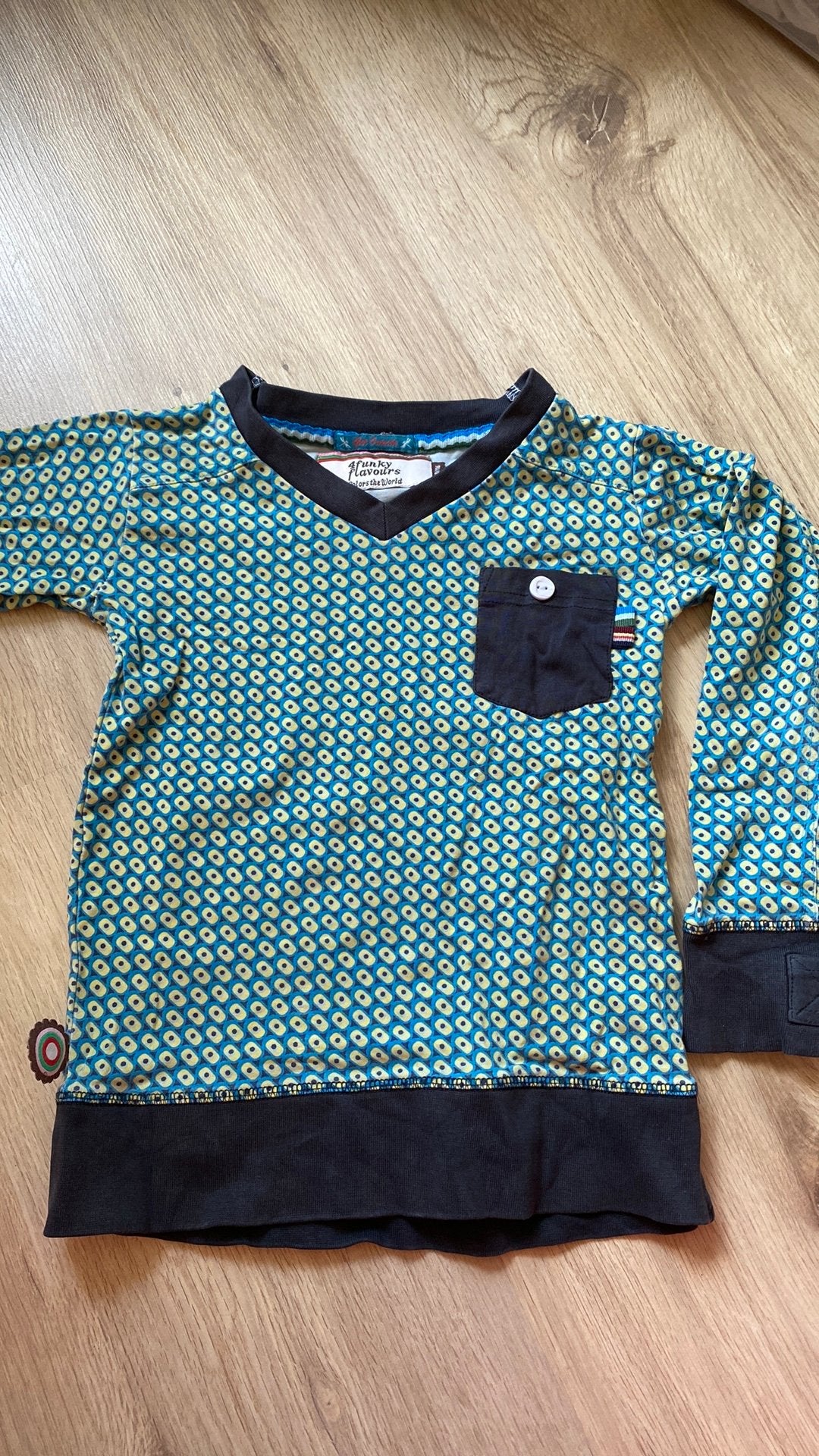 Longsleeve 4FF maat 110/116 zwart met blauw, Ophalen of Verzenden, Zo goed als nieuw, Jongen, Shirt of Longsleeve