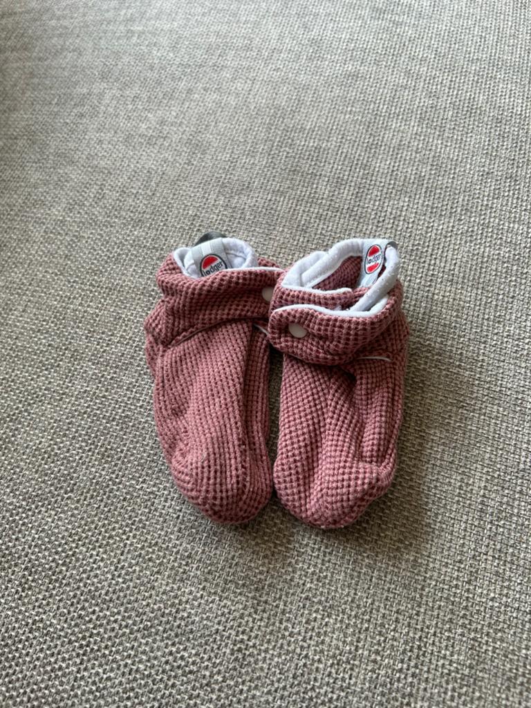 Baby sloffen new born, Kinderen en Baby's, Babykleding | Schoentjes en Sokjes, Ophalen of Verzenden, Zo goed als nieuw, Jongetje of Meisje