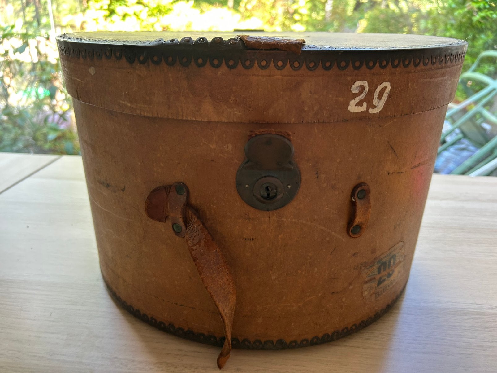 Antieke houten hoedendoos met lederen details, Antiek en Kunst, Curiosa en Brocante, Ophalen of Verzenden