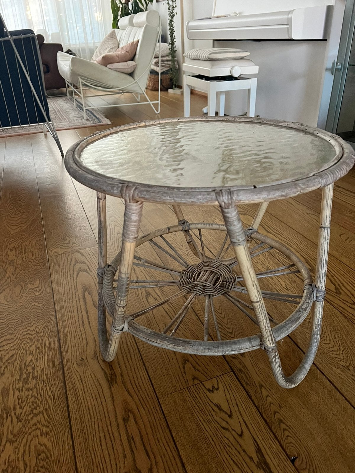 Vintage Rotan tafeltje met glas blad, Huis en Inrichting, Tafels | Bijzettafels, Minder dan 55 cm, Zo goed als nieuw, Rechthoekig