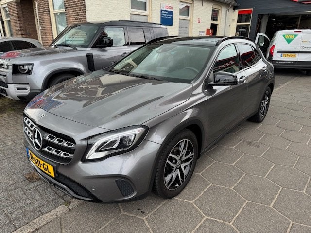 Mercedes GLA-Klasse 200 156pk 7G-DCT Premium Plus, Auto's, Automaat, Gebruikt, 715 kg, Leder en Stof