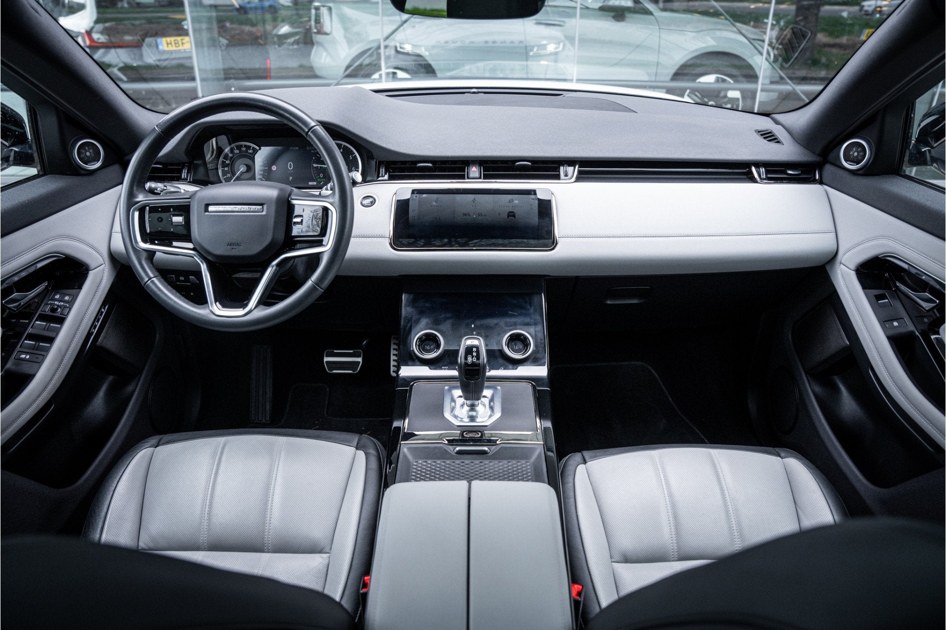 Land Rover Range Rover Evoque P300e AWD R-Dynamic SE 20inch, Auto's, Zwart, 15 kWh, Wit, Bedrijf