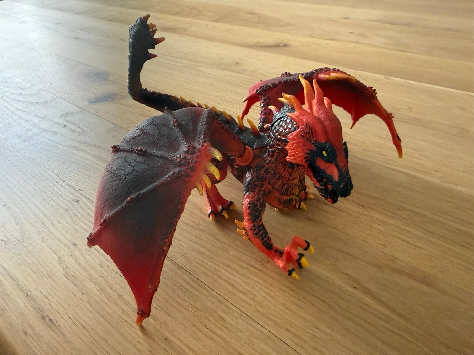 2 Schleich draken: rode vuurdraak en zwarte kristaldraak, Ophalen, Zo goed als nieuw