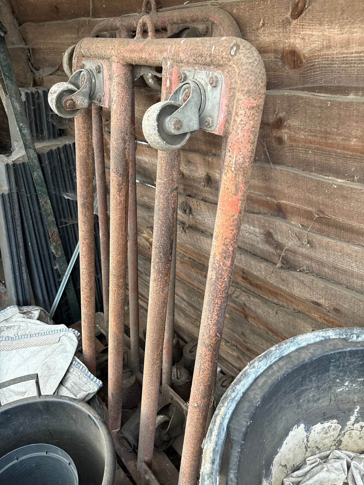 Oude roestige transportkarren / dolly's, Ophalen, Gebruikt