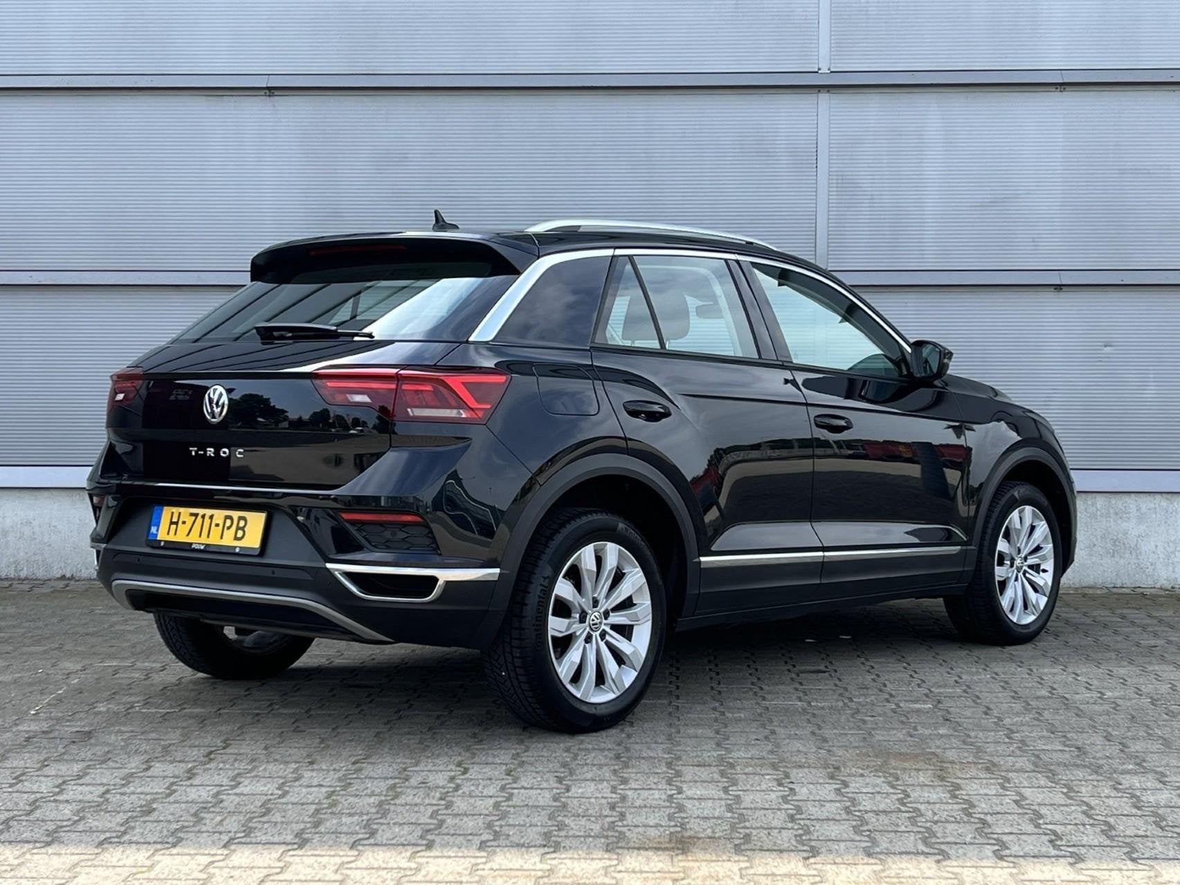 Volkswagen T-Roc 1.5 TSI 150pk DSG Sport | Navigatie | LED M, Auto's, Volkswagen, 12 maanden, Stof, 4 cilinders, Zwart