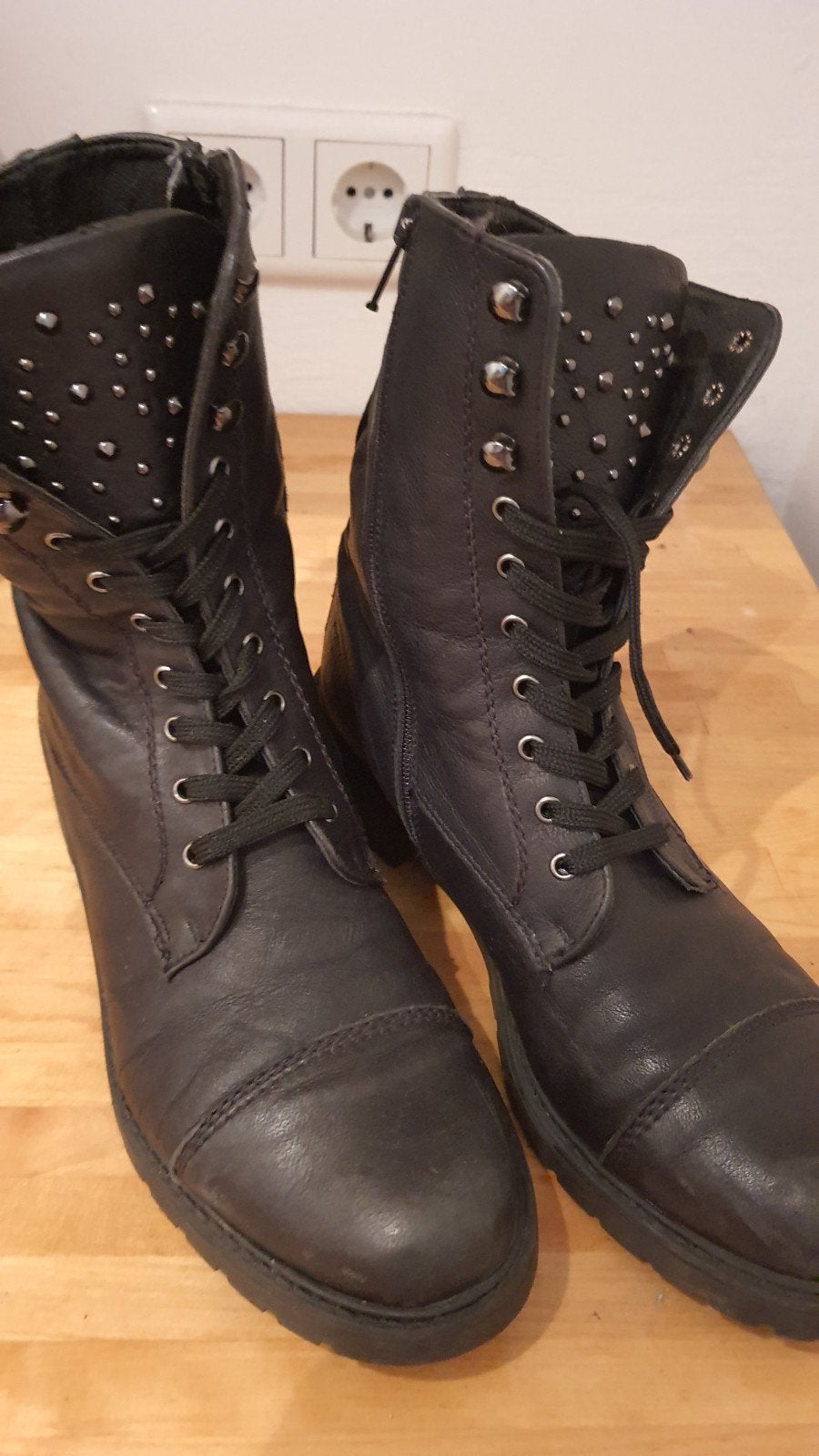 Stoere zwarte leren boots met studs maat 38, Kleding | Dames, Schoenen, Ophalen of Verzenden, Zo goed als nieuw, Zwart