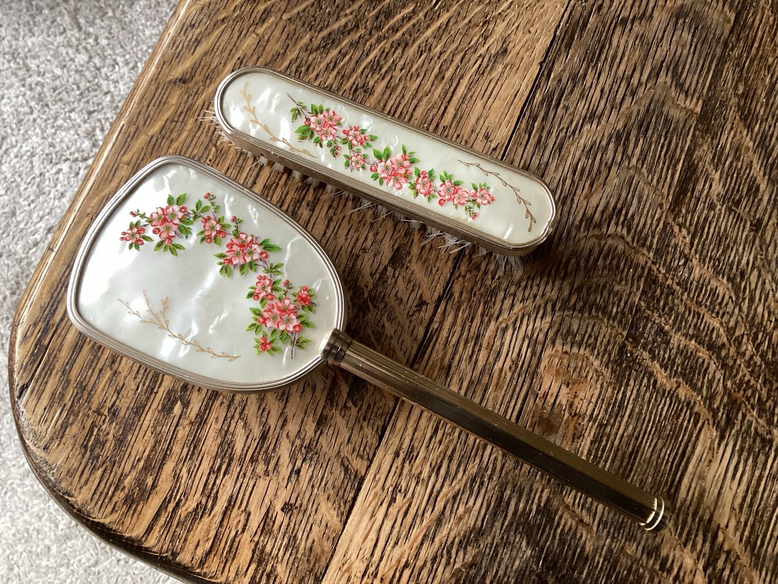 Vintage Kaptafelset: Spiegel en Borstel met Bloemen € 10, Ophalen of Verzenden
