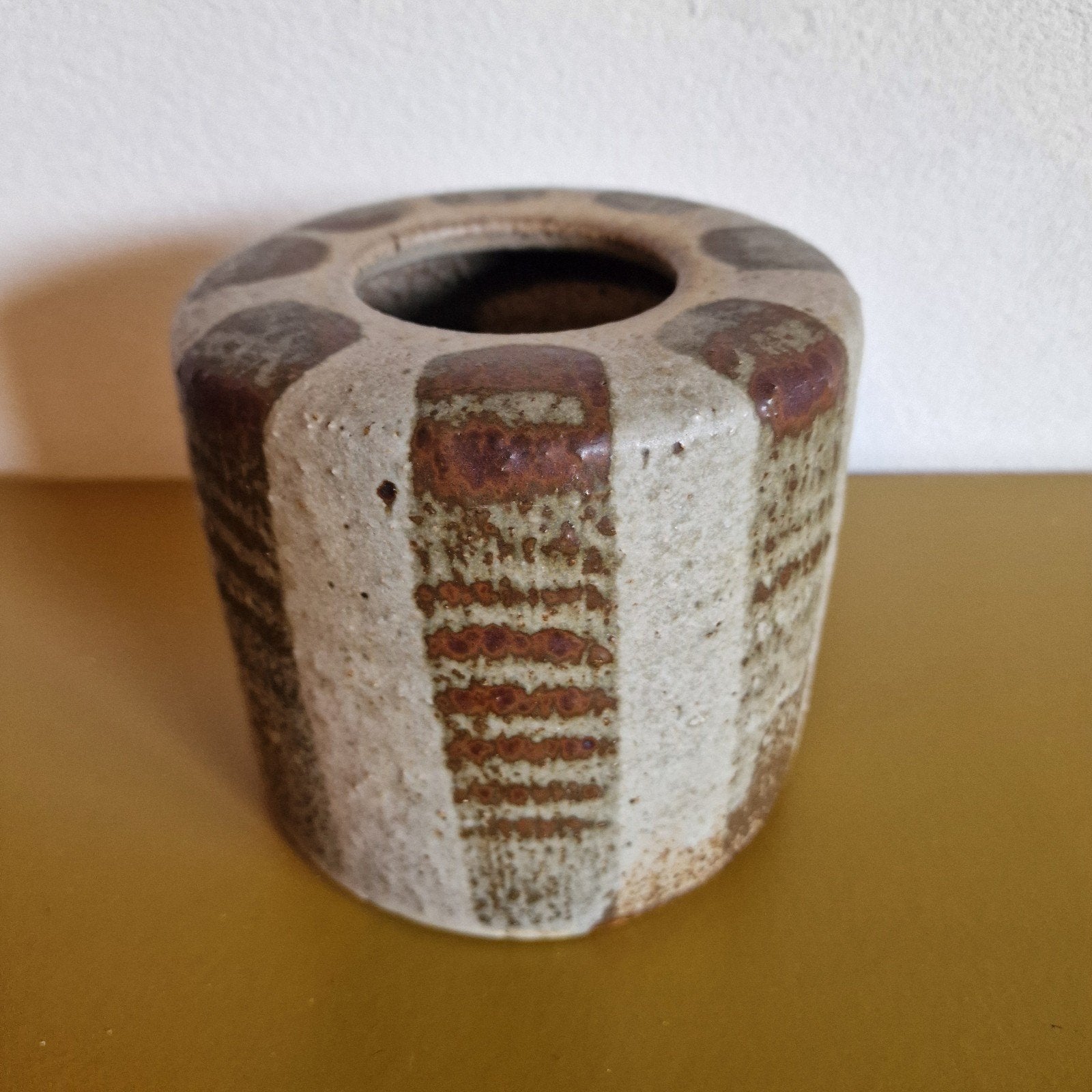 Mobach vaas keramiek 70's Vintage, Huis en Inrichting, Ophalen of Verzenden, Zo goed als nieuw, 13 cm, Handgemaakt