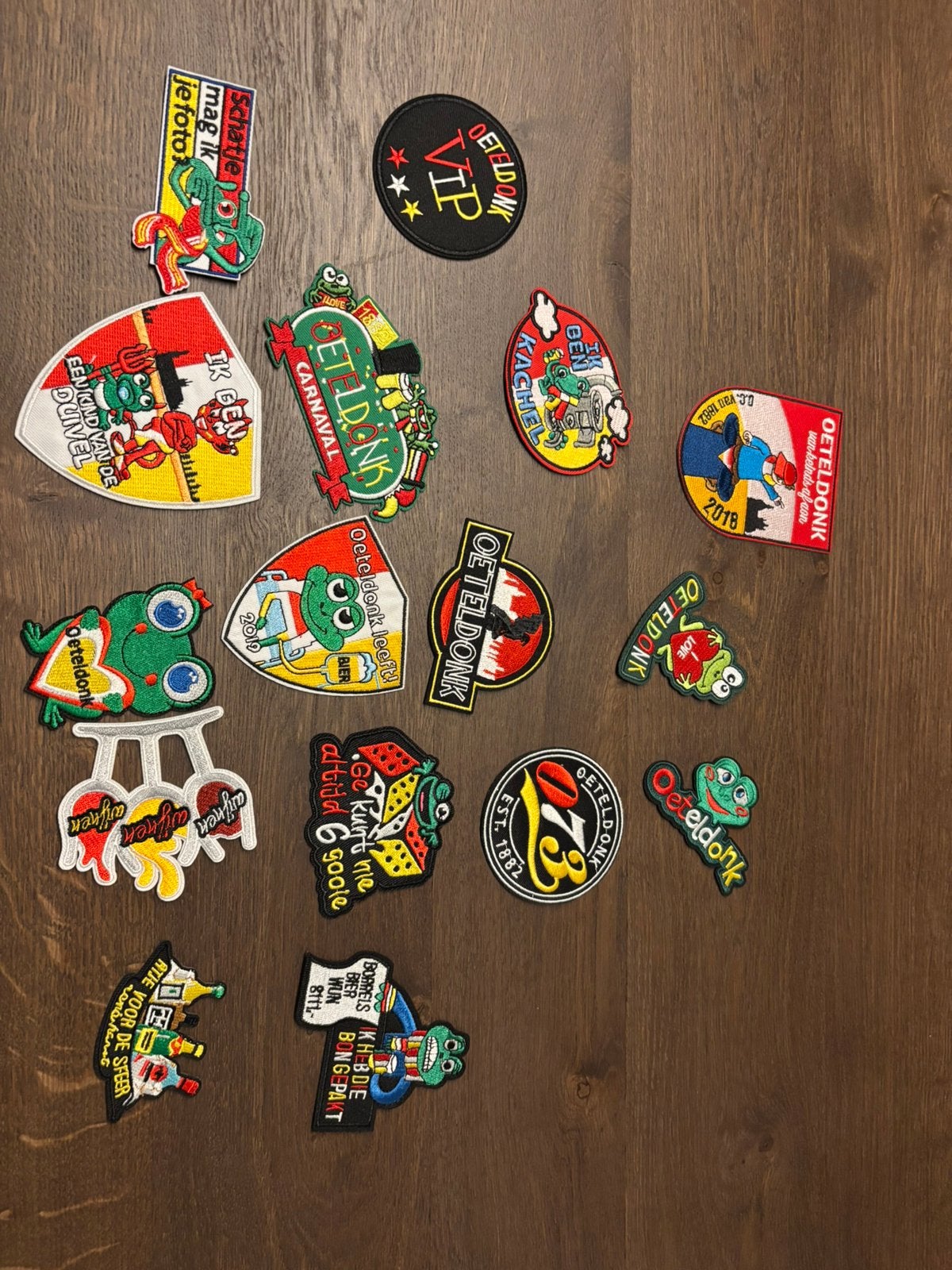 16 carnavals emblemen €20, Ophalen of Verzenden, Nieuw