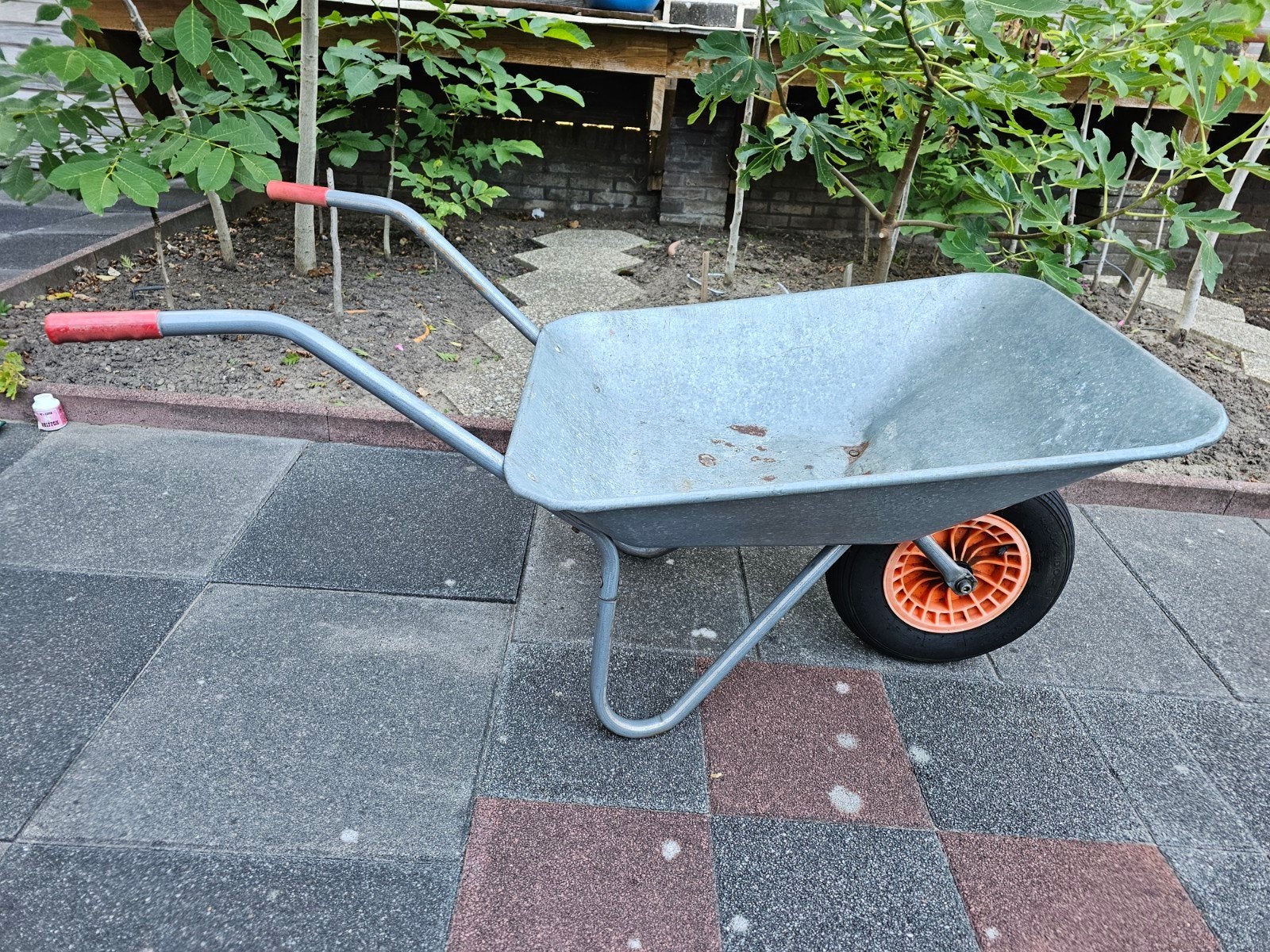 Stevige kruiwagen voor tuin en bouw, Ophalen, Gebruikt, Handmatig, Tweewielig