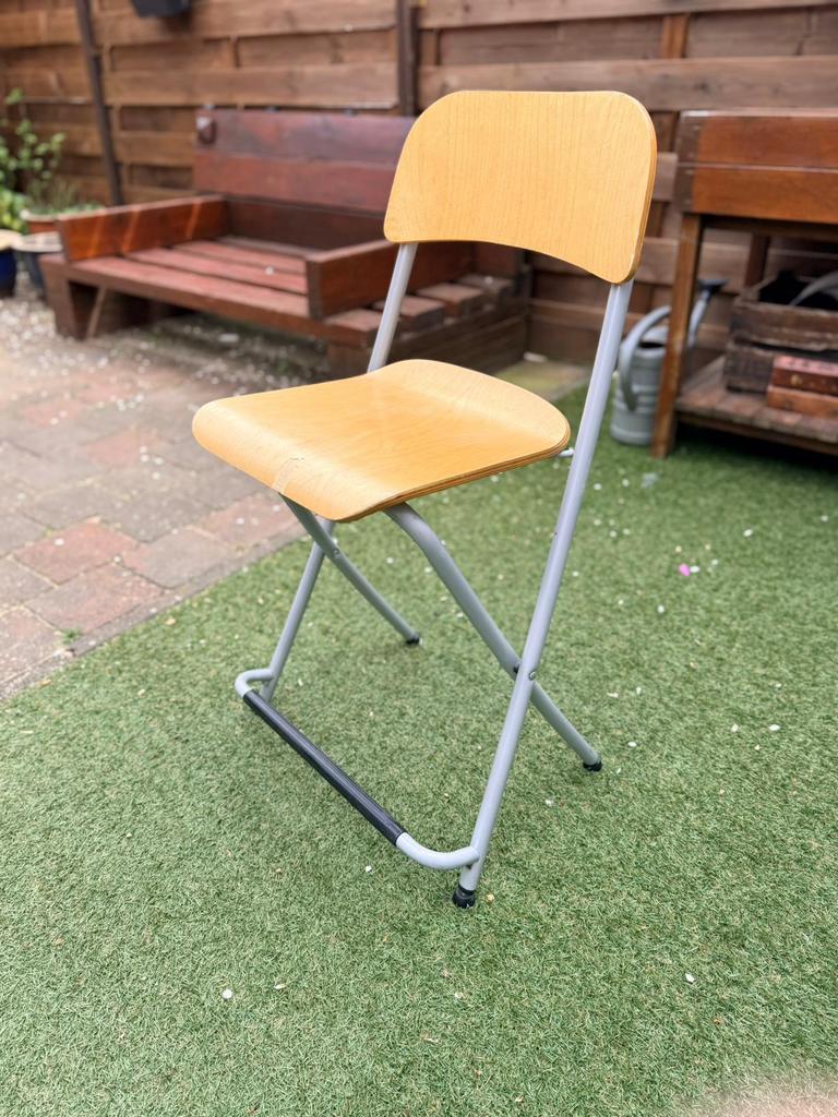 Ideale kinder-barkruk (IKEA Franklin) – Hout & Zilvergrijs, Huis en Inrichting, Barkrukken, Ophalen, 60 tot 90 cm, Zo goed als nieuw