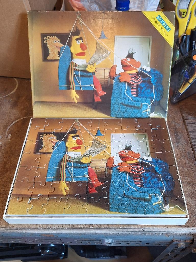 Vintage Ernie en Bert Sesamstraat puzzel jaren 70, Ophalen of Verzenden, 10 tot 50 stukjes, Gebruikt