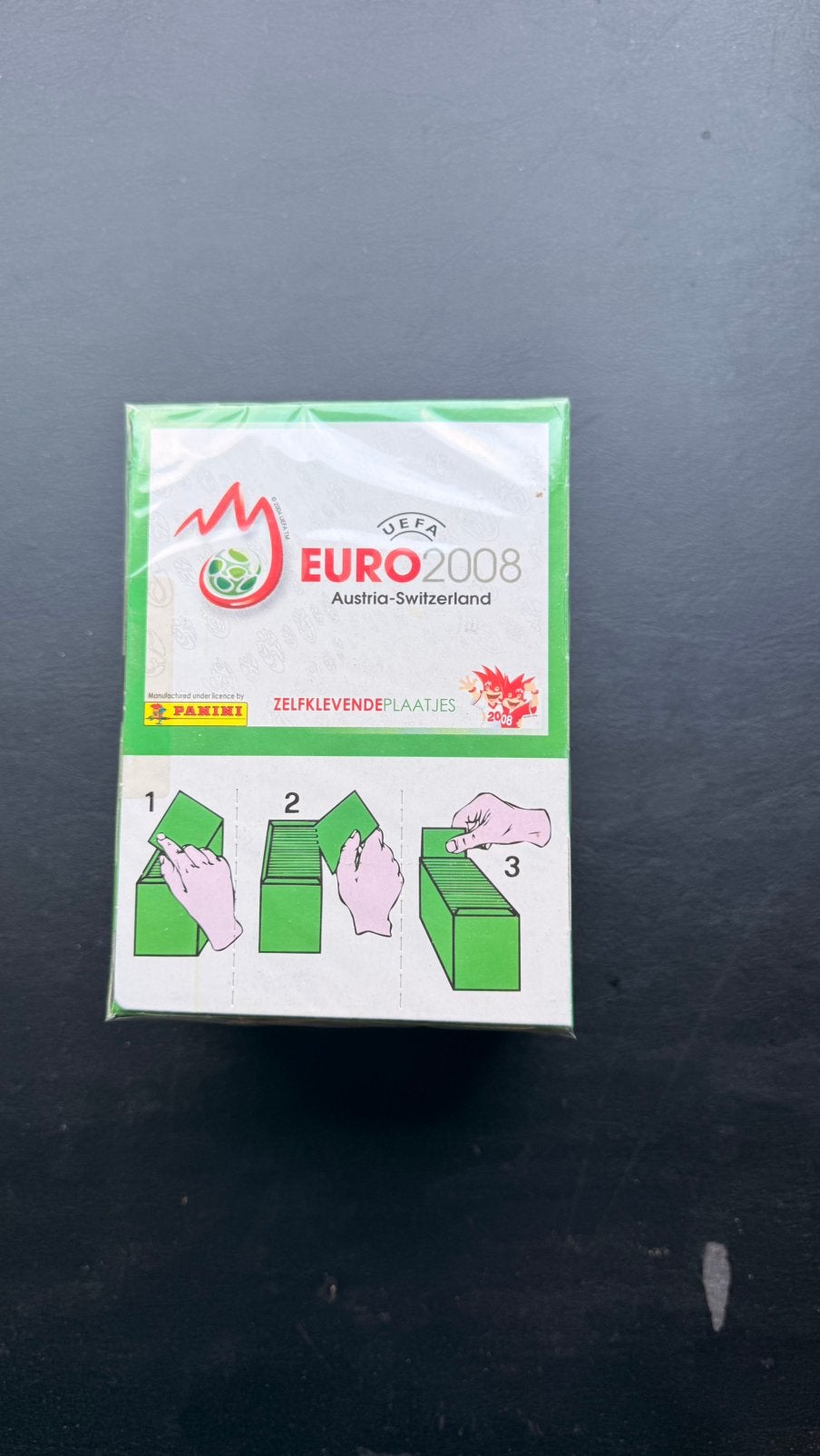Panini 2008 austria swiss euro ek eurocup box 100 pakjes, Ophalen of Verzenden, Zo goed als nieuw, Meerdere stickers