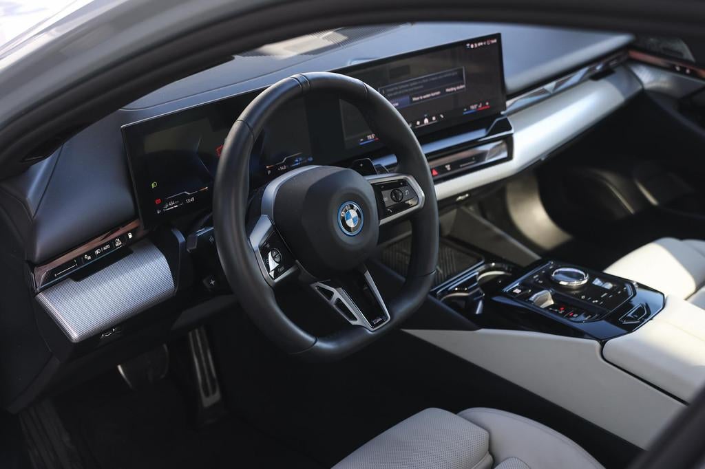 BMW 5 Serie Touring 550e xDrive M Sport Automaat / Panoramad, Gebruikt, Hybride Elektrisch/Benzine, 313 pk, 2998 cc