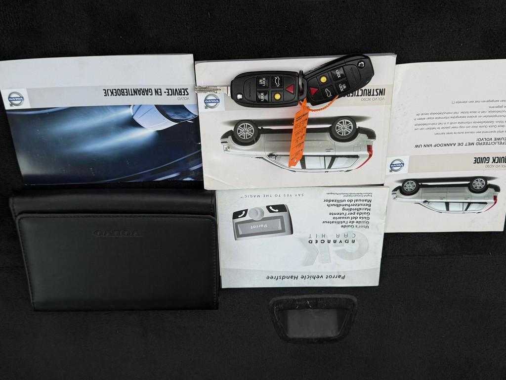 Volvo XC90 3.2 Momentum 5p. - AUTOMAAT - CRUISE / CLIMATE CO, Auto's, 238 pk, Gebruikt, Zwart, Zwart