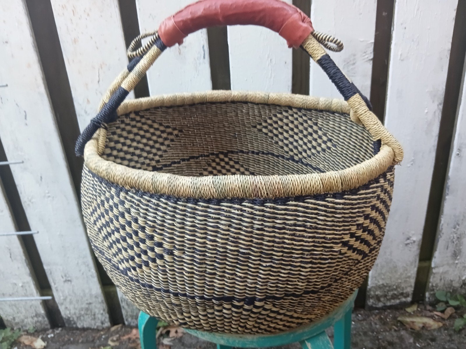 Bolgatanga mand Ghana oersterk lederen handvat uniek Bolgata, Ophalen of Verzenden, Nieuw, Rond, Overige materialen