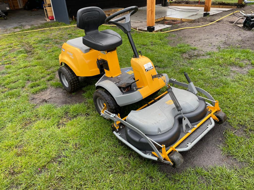 Stiga Park Compact 16 zitmaaier - Krachtig en Compact, Ophalen, Cirkelmaaier, Gebruikt, Mulchfunctie