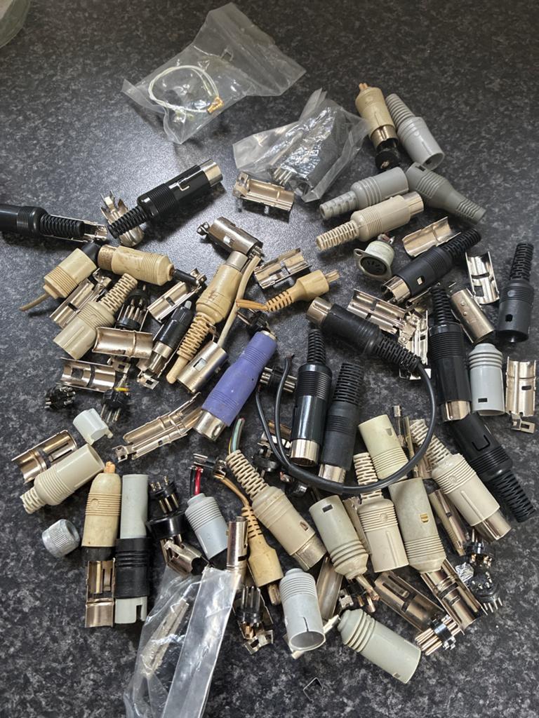 Partij XLR connectoren en diverse audio pluggen, Ophalen of Verzenden, Gebruikt