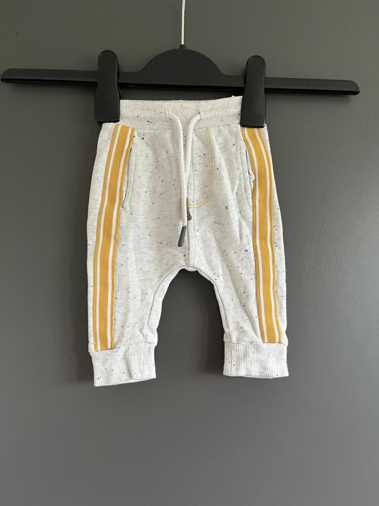 Lichtgrijze broek elastiek joggingbroek, maat 56 Sweet Petit, Ophalen of Verzenden, Zo goed als nieuw, Jongetje, Broekje