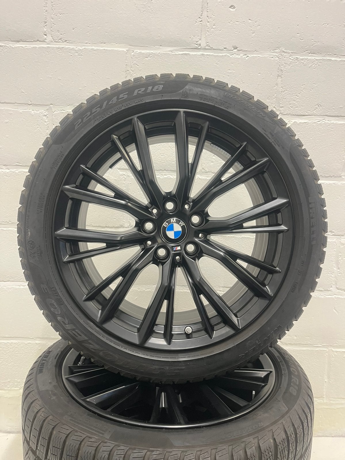 18 INCH 796M ORIGINEEL 2 3 4 SERIE G20 G21 G22 G23 G42, Ophalen, 18 inch, Winterbanden, Banden en Velgen