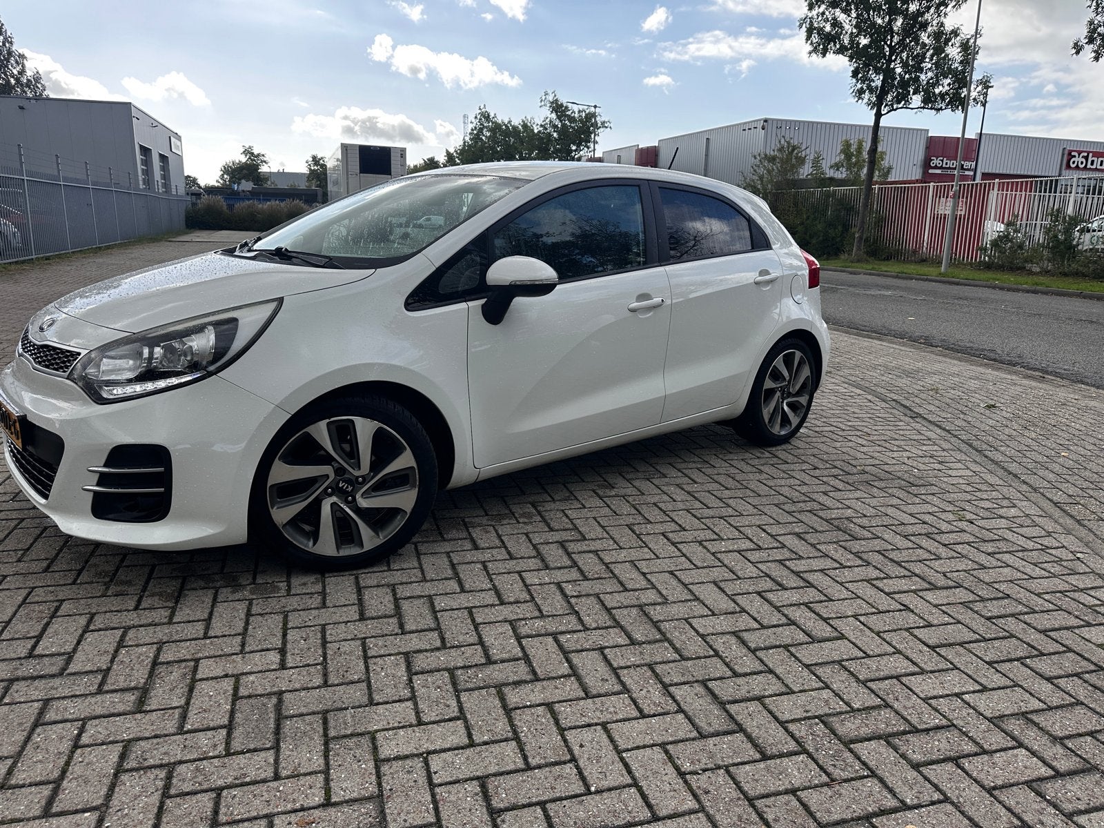Kia Rio 1.2 I 5DRS 2016 Wit, 450 kg, 40 €/maand, 4 cilinders, Wit