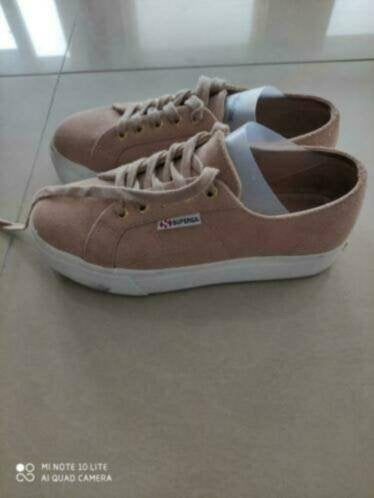 Zalm kleurige sneakers maat 37 merk Superga, Kleding | Dames, Schoenen, Ophalen of Verzenden, Roze, Superga, Sneakers of Gympen