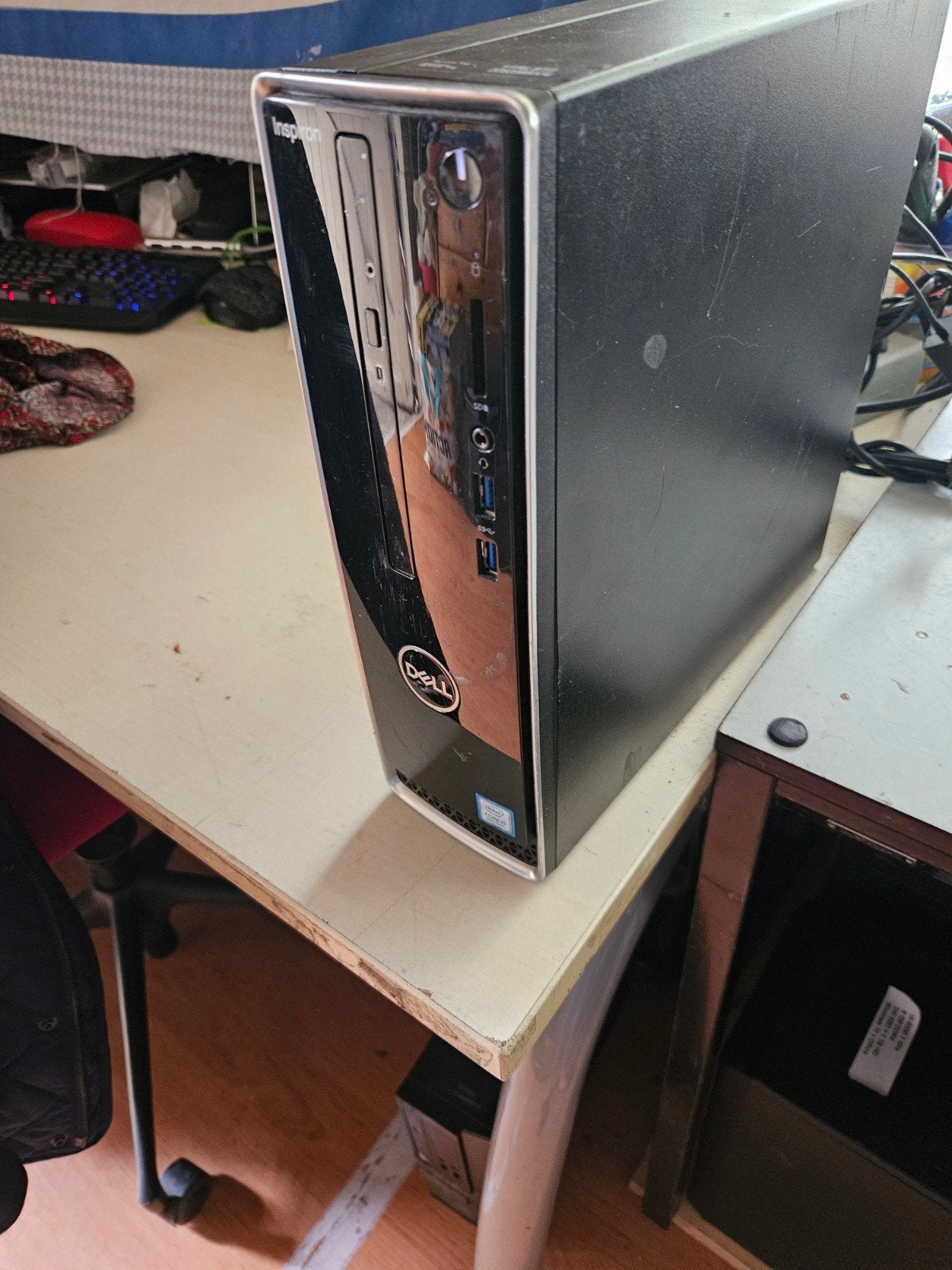 Dell 8e generatie i5,8GB DDR4 SSD Windows 11 64bit Pro, Computers en Software, Monitoren, Zo goed als nieuw, 61 t/m 100 Hz, IPS