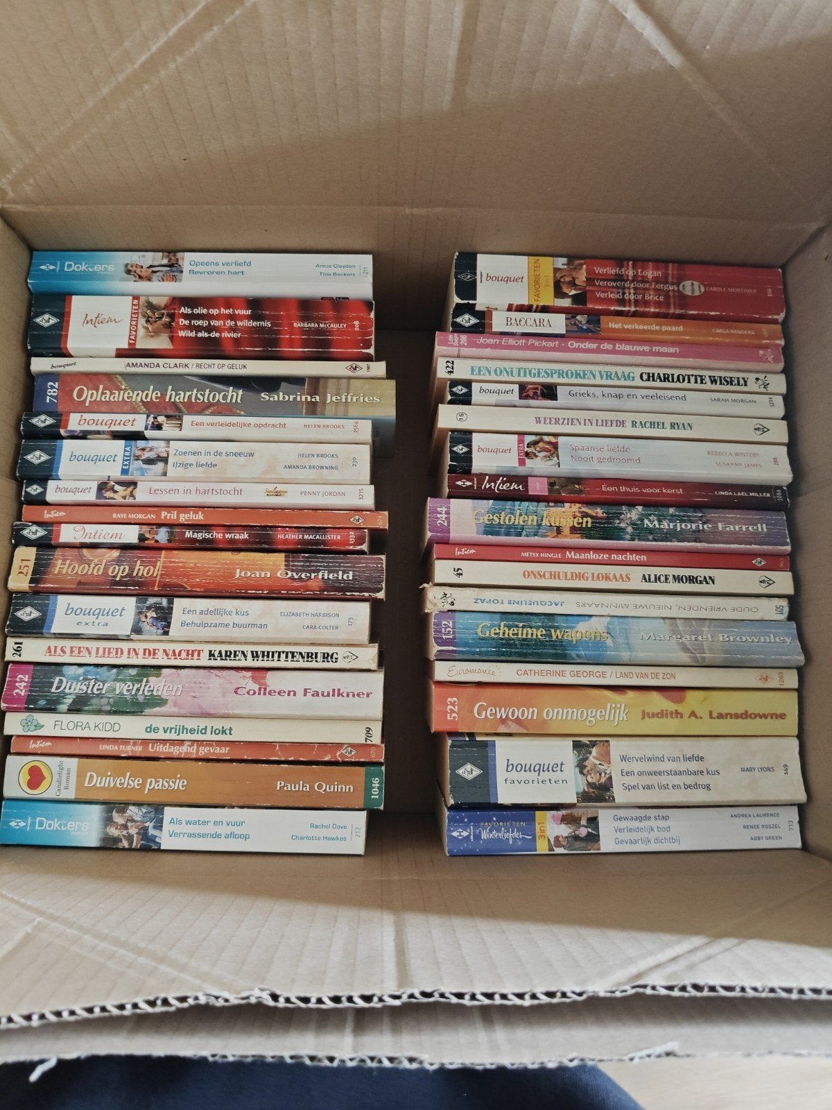 Grote collectie van 52 boeken, romans en Bouquet reeksen, Ophalen of Verzenden, Gelezen