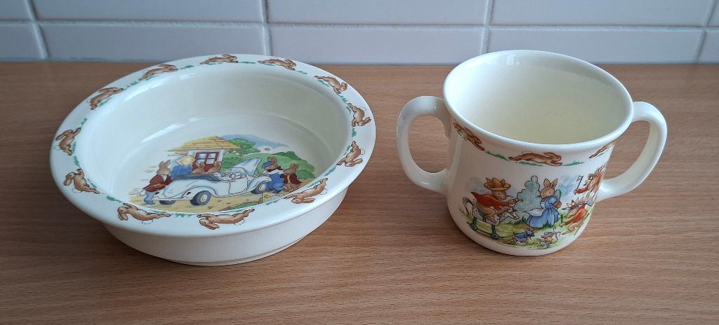 Bordje, Schaaltje, Beker van Royal Doulton Bunnykins, Overige typen, Ophalen of Verzenden, Zo goed als nieuw, Overige stijlen