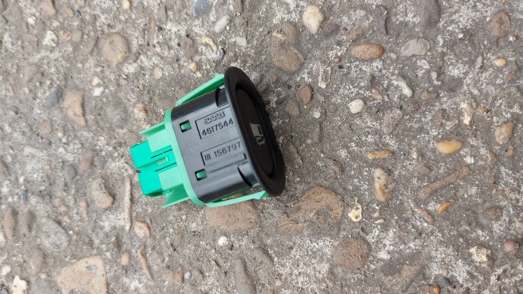 Knopje tankdop opener Saab 95 uit 2003, Ophalen of Verzenden