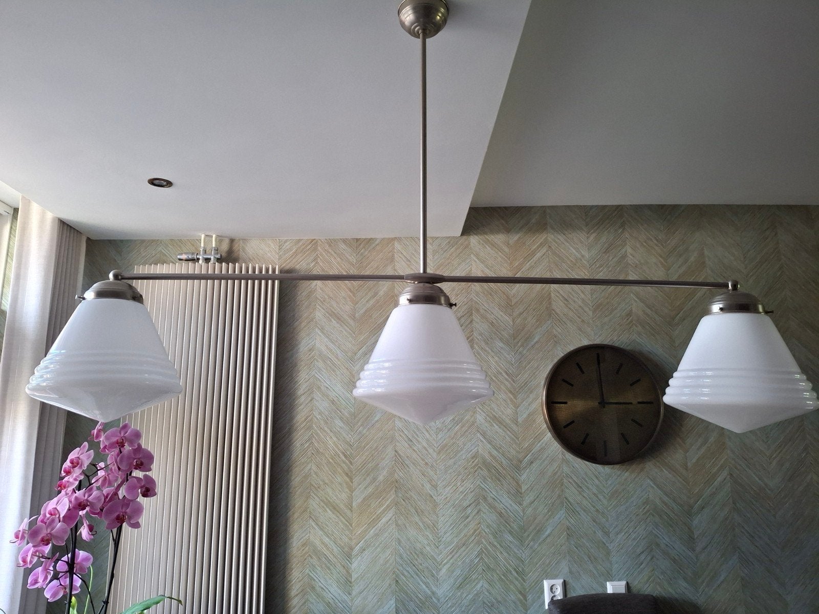 Gipsen hanglamp met 3 glazen melk witte kappen, Ophalen, Gebruikt, Glas, E27 (groot)