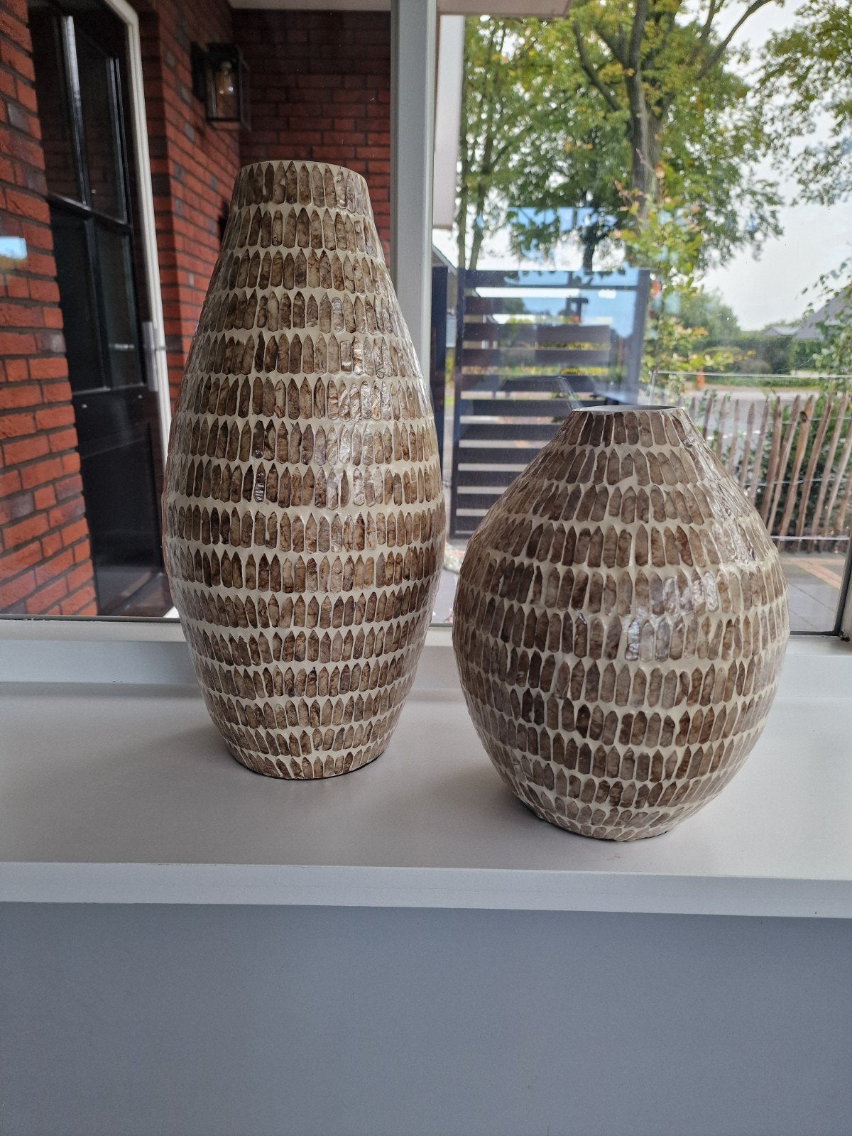 2 mooie vazen, Ophalen, Kunststof, Beige, Zo goed als nieuw