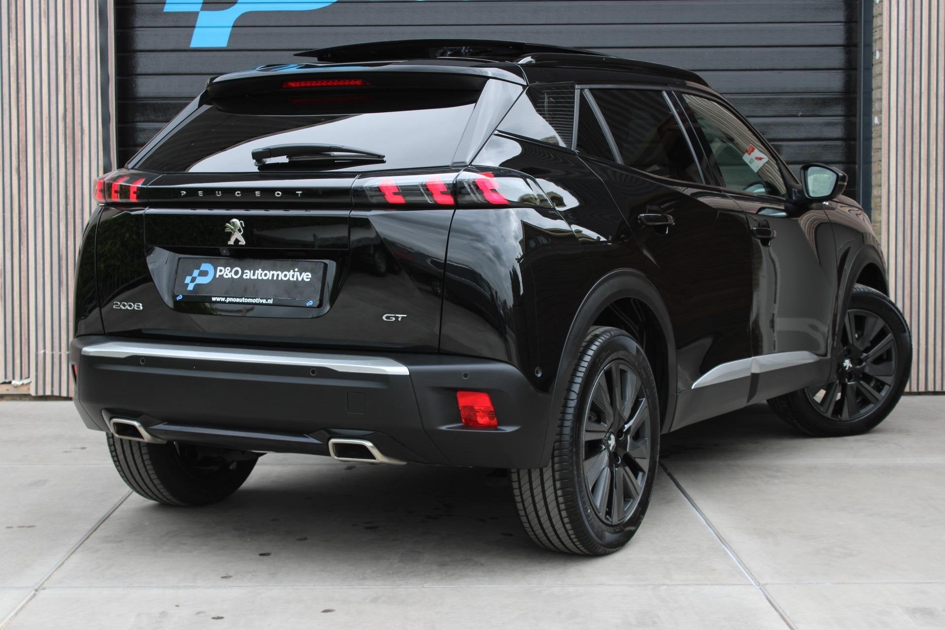 Peugeot 2008 1.2 PureTech GT PANO | ACC | Stoelverwarming, Auto's, Dealer onderhouden, Gebruikt, Zwart, Met garantie (alle)