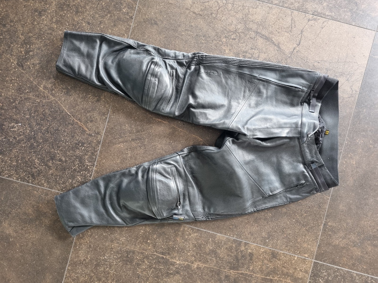 Zeer nette Difi leren motorbroek dames, korte maat 44, Ophalen of Verzenden