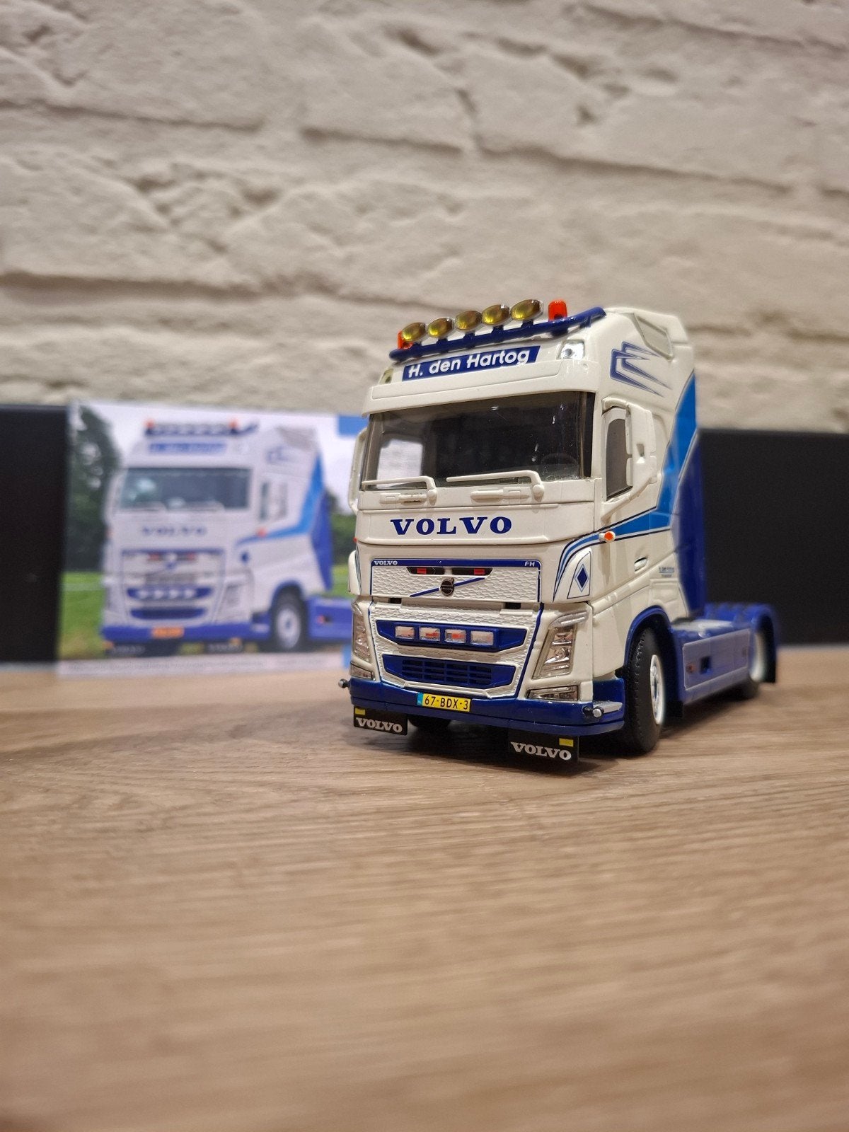 WSI Volvo XL 4x2 H. den Hartog modeltruck, Ophalen of Verzenden, Zo goed als nieuw, 1:50 of kleiner, Truck