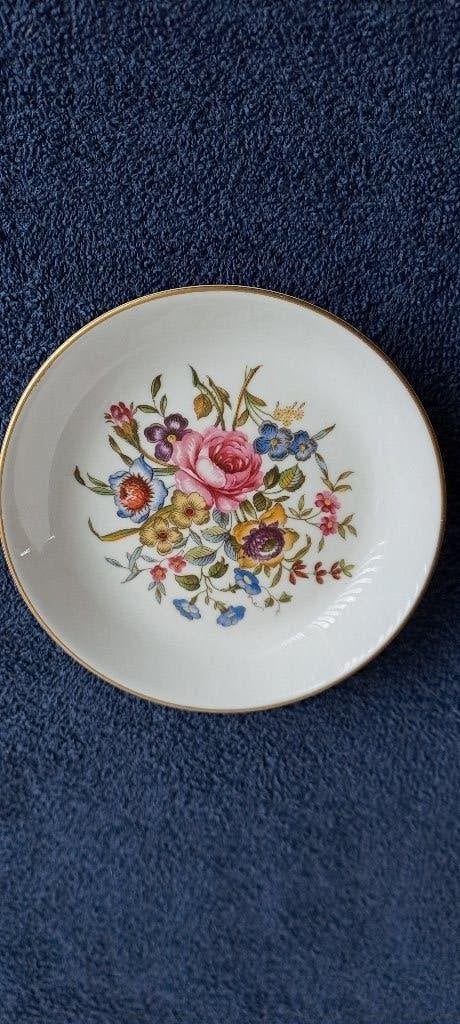 petit four bordjes 2 stuks Royal Worcester R, Ophalen of Verzenden, Zo goed als nieuw, Porselein, Overige typen